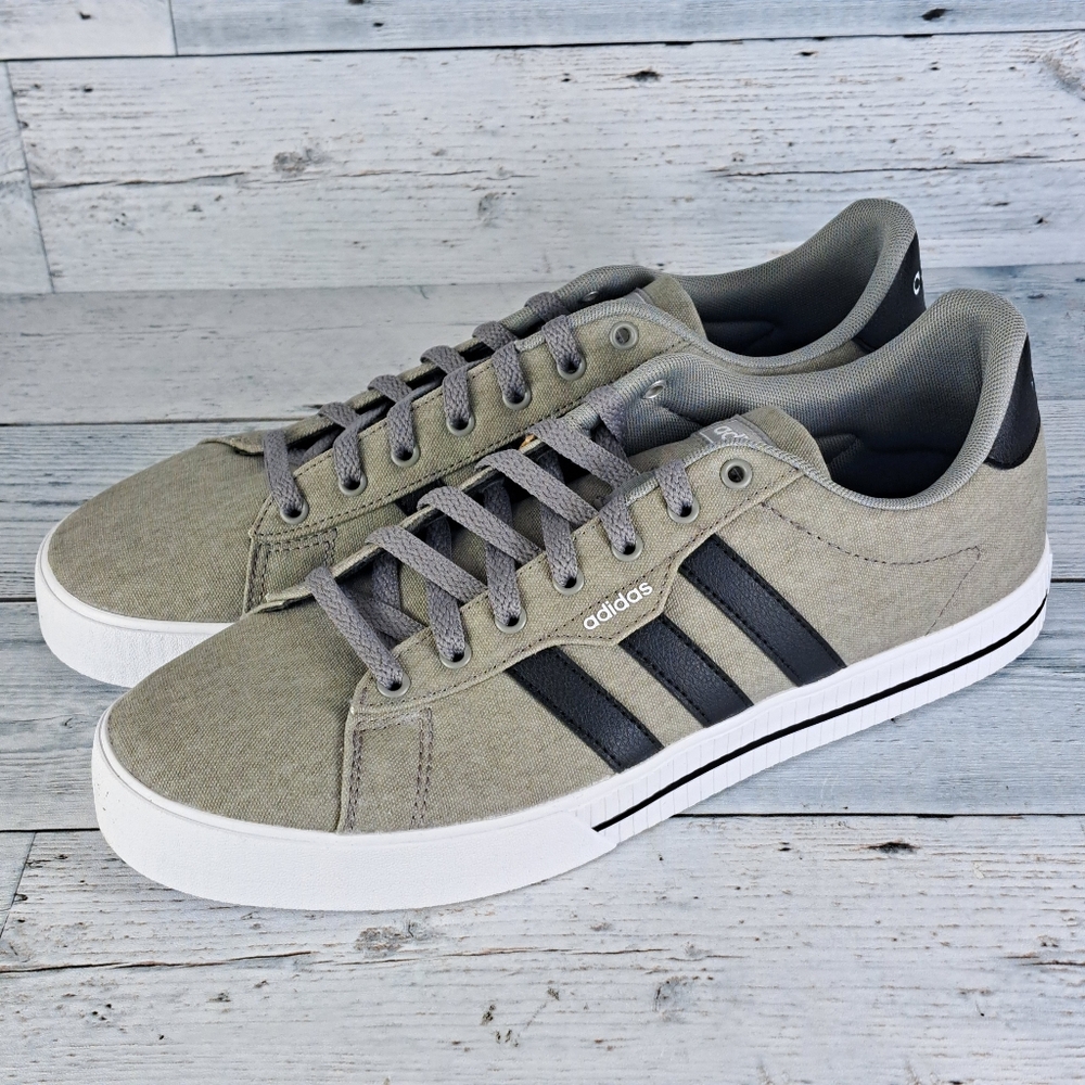 Adidas Men's Daily 3.0 Skateboarding Sneakers Size 11 Dove Grey FW3270
